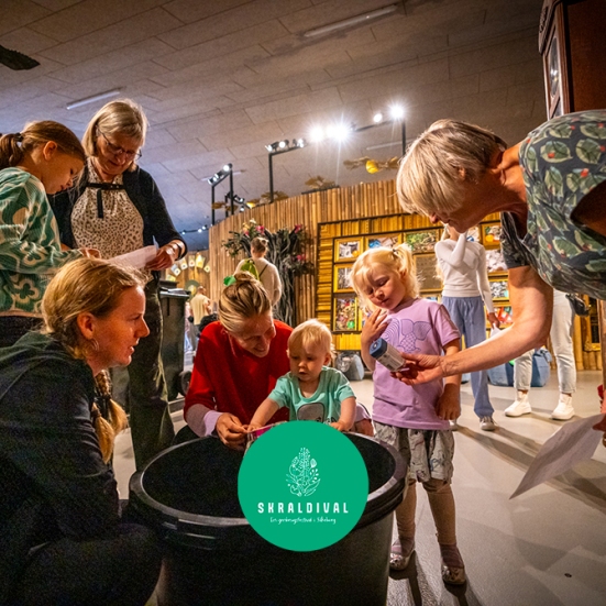 børn i genbrugspladsens eventyrunivers på Tietgensvej i Silkeborg