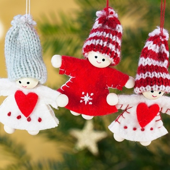 3 hjemmelavede julepiger i juletræ