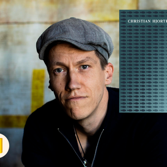 Foto af Christian Hjortkjær og forside af bog 