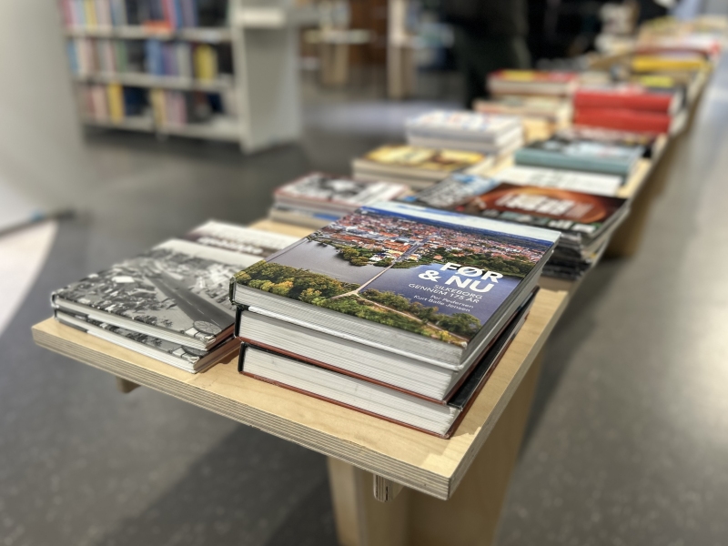 Bogstakke og nyt gulv på Silkeborg Bibliotek