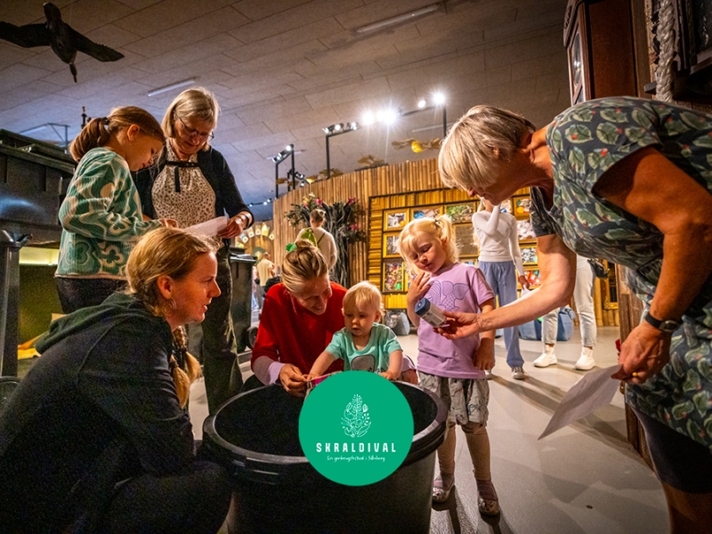 børn i genbrugspladsens eventyrunivers på Tietgensvej i Silkeborg