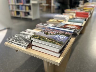 Bogstakke og nyt gulv på Silkeborg Bibliotek