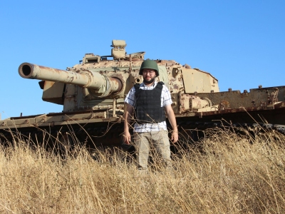 Deniz Serinci foran en tankvogn