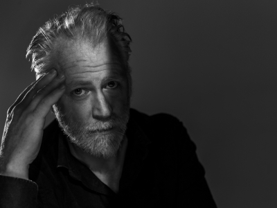 Portræt af dramatiker og forfatter Jokum Rohde