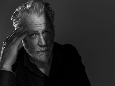 Portræt af dramatiker og forfatter Jokum Rohde