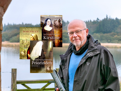 Forfatter Lars Novrup med Frederiksen og de historiske romaner Kirstine, Priorinden og Borgfruen.