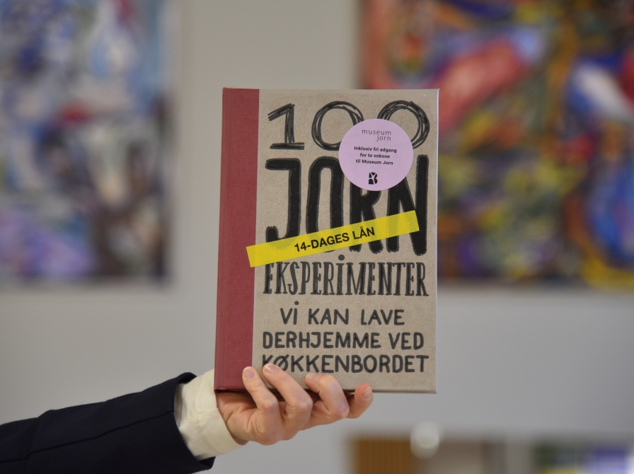 Billede af bogen 100 eksperimenter med Jorn