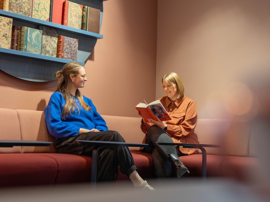 Højtlæsning i Det rosa rum 