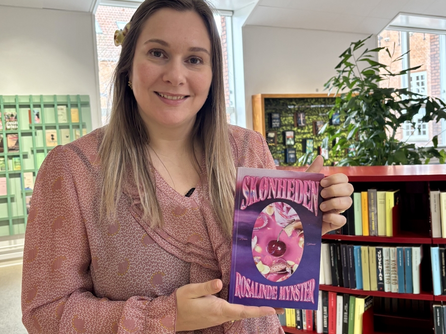 Kirstine med bogen Skønheden 