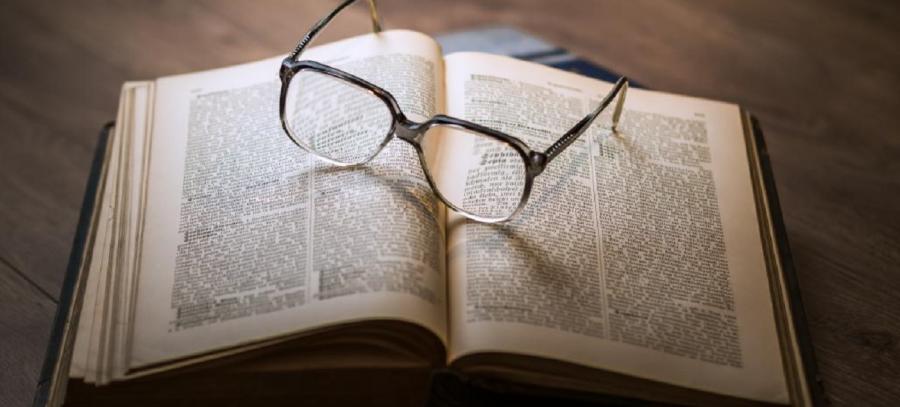 Bog og briller